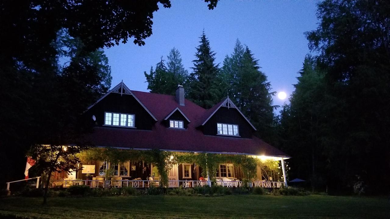 ホテル Wedgwood Manor And Glamping Retreat Crawford Bay エクステリア 写真