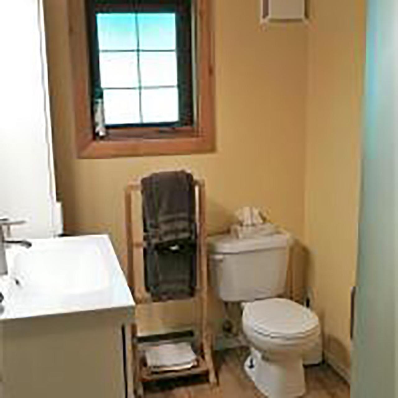 ホテル Wedgwood Manor And Glamping Retreat Crawford Bay エクステリア 写真