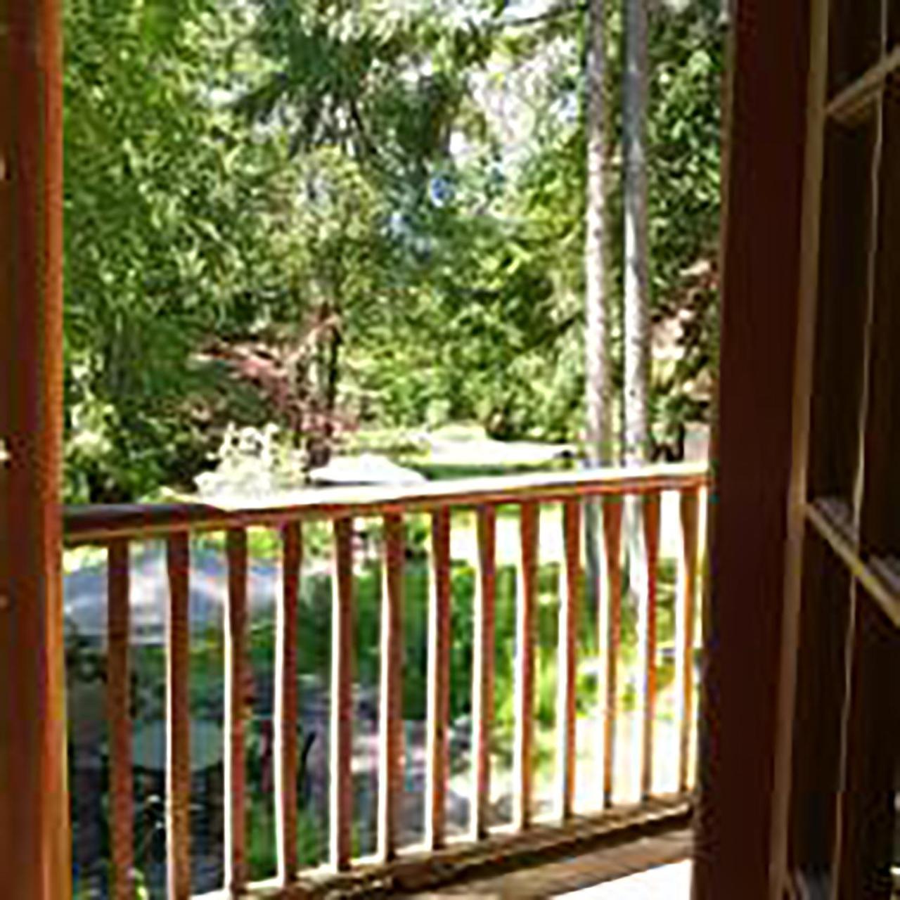 ホテル Wedgwood Manor And Glamping Retreat Crawford Bay エクステリア 写真