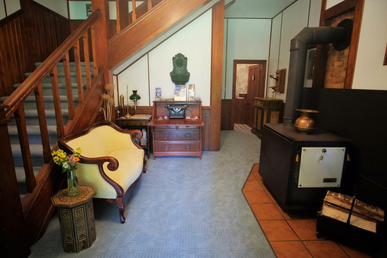 ホテル Wedgwood Manor And Glamping Retreat Crawford Bay エクステリア 写真