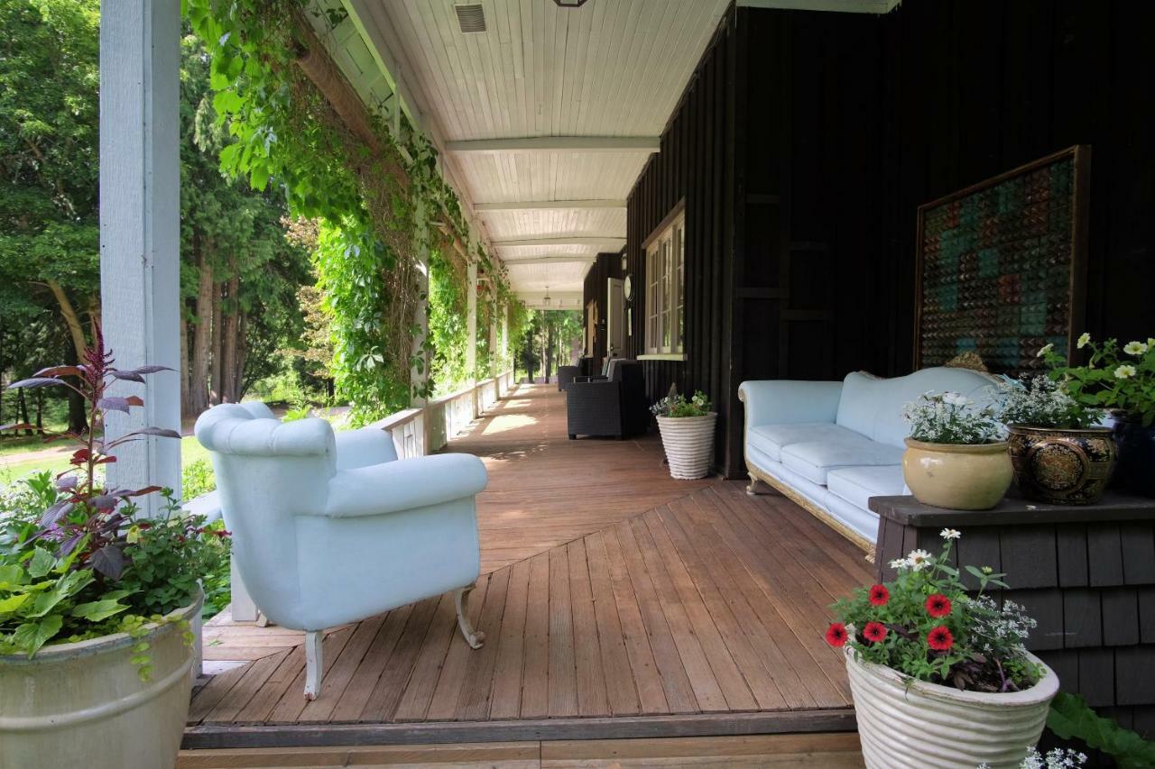 ホテル Wedgwood Manor And Glamping Retreat Crawford Bay エクステリア 写真